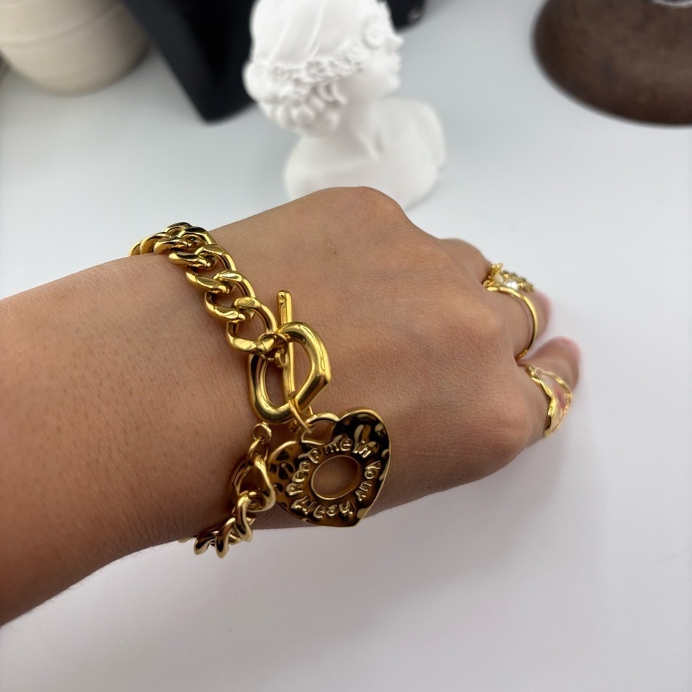 β¨ Gold Heart Charm Chain Bracelet β¨ - Picture 8 of 9